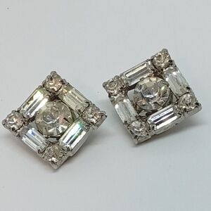 * vintage Garne square with rhinestones clip on earrings